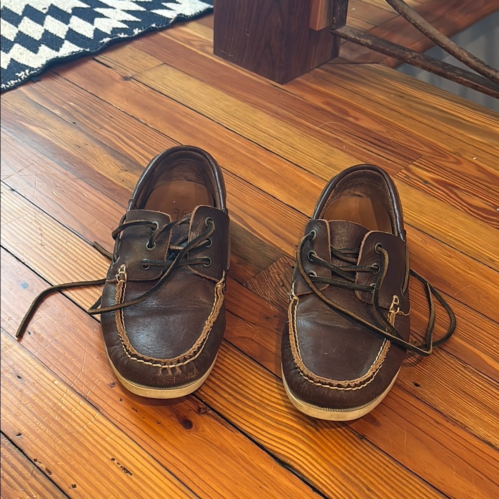 Men’s casual boat shoe size 8